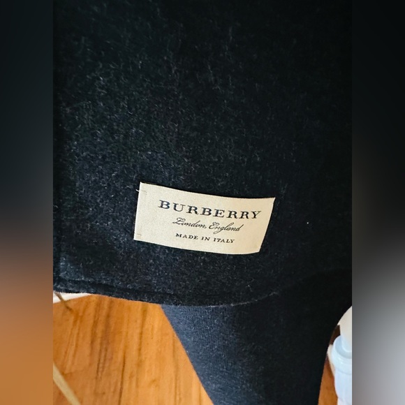 Burberry Fine Marino Wool Cape 140x140 Reversible - Picture 7 of 9